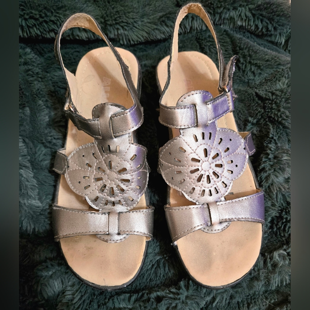 Alia sandals